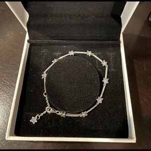 Pandora star bracelet. Like new. Never worn!!